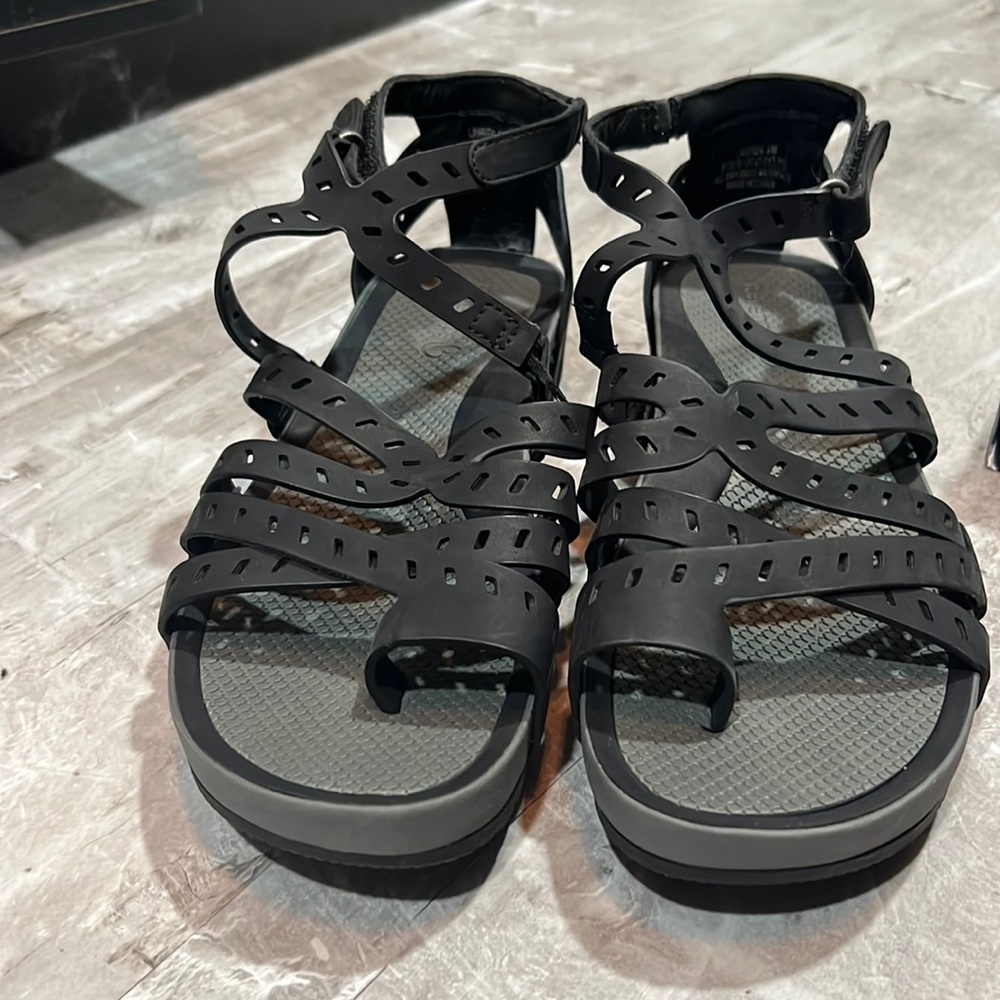 Baretrap black sandals